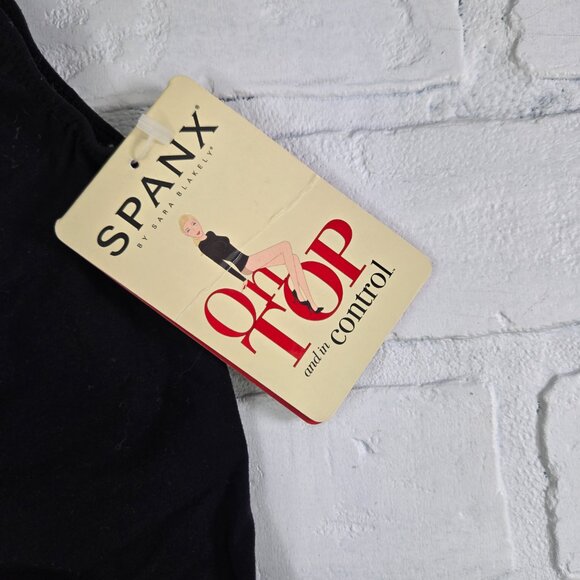 NWT Spanx Sophisticated Sleeveless Crew Neck Tank Medium - Picture 4 of 4